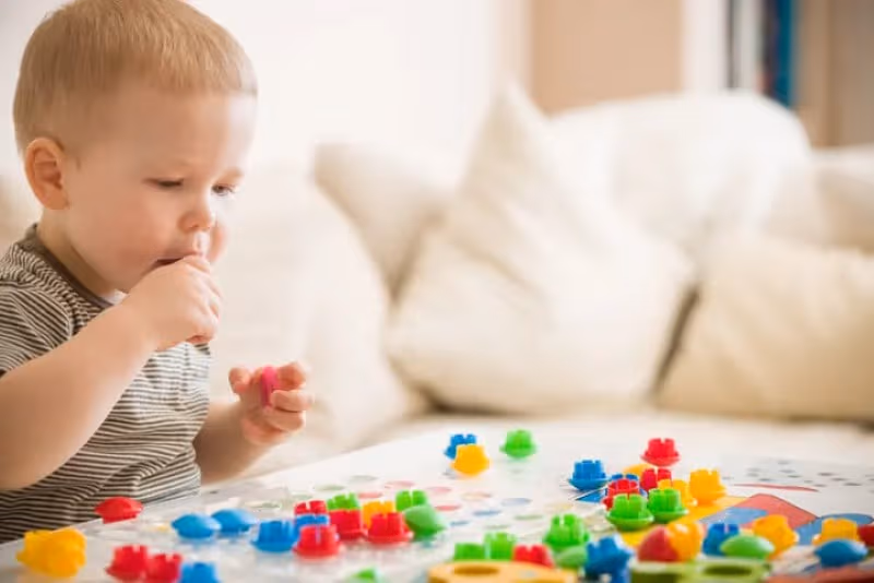 Sơ cứu trẻ bị hóc dị vật: Dấu hiệu ba mẹ cần biết để sơ cứu kịp thời cho bé