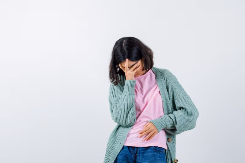 Mẹ có thể cảm thấy buồn nôn vào buổi sáng, sợ mùi thức ăn hoặc thèm ăn bất chợt.