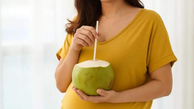 Khám phá những lợi ích bất ngờ khi bà bầu uống nước dừa