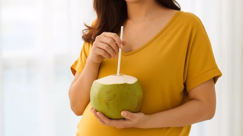Khám phá những lợi ích bất ngờ khi bà bầu uống nước dừa