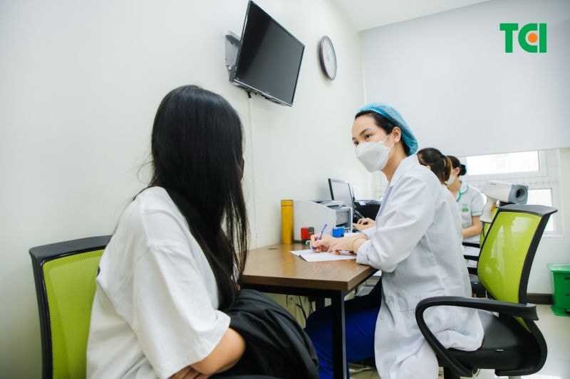 mang thai 5 tuần bị ra máu