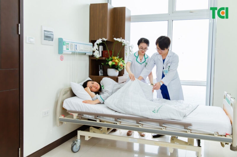 phẫu thuật là lựa chọn hiệu quả giúp loại bỏ hoàn toàn đường rò và phục hồi cấu trúc hậu môn