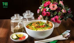 Sinh mổ ăn bún được không? Những lưu ý quan trọng mẹ cần biết