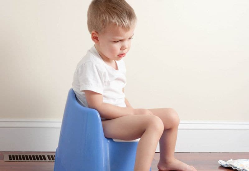 Trẻ 3 tuổi bị táo bón nên ăn gì để dễ đi ngoài hơn là nỗi trăn trở của nhiều bậc phụ huynh.