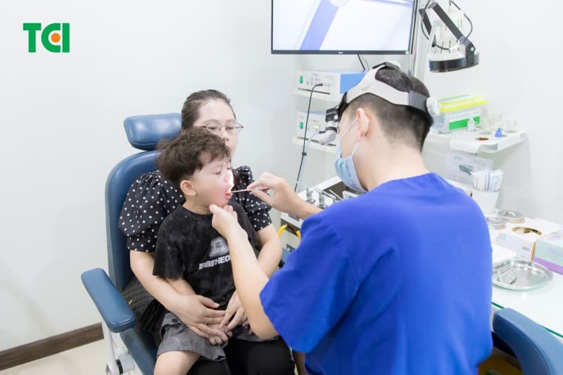 Trẻ bị hóc xương cá: Nếu tình trạng nặng hơn, ba mẹ cần đưa trẻ đến thăm khám tại cơ sở Y tế