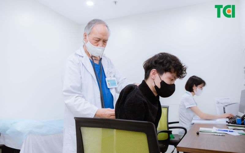 Tim đập nhanh khi nằm phải làm sao?