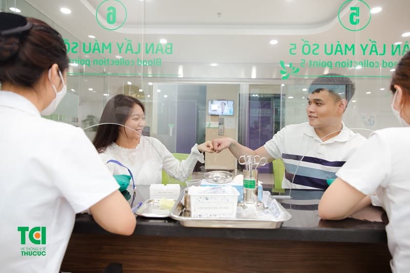 kiểm tra sức khỏe trước hôn nhân cho cặp đôi