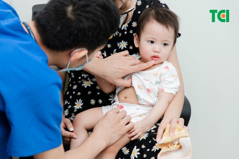 cho bé ăn bơ đúng cách