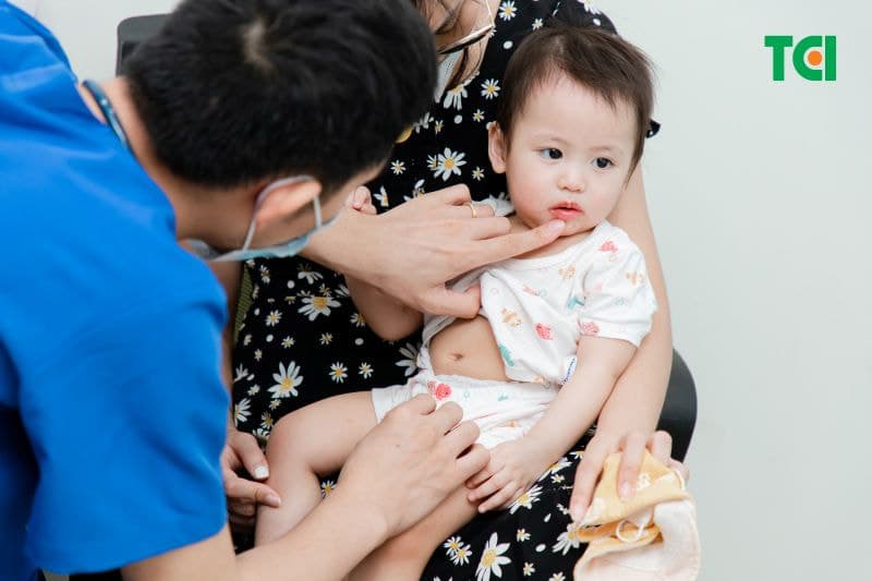 cho bé ăn bơ đúng cách