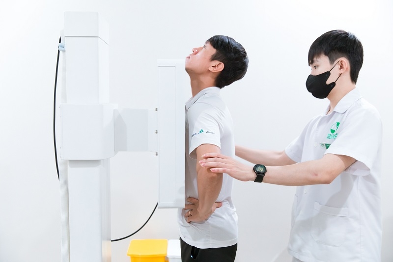 Doanh nghiệp có trách nhiệm phối hợp với cơ sở y tế đủ điều kiện theo quy định của Bộ Y tế để tổ chức khám sức khỏe định kỳ cho người lao động