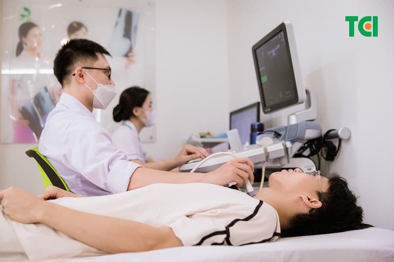 Việc theo dõi định kỳ giúp doanh nghiệp bảo vệ sức khỏe công nhân, đồng thời đáp ứng yêu cầu an toàn lao động