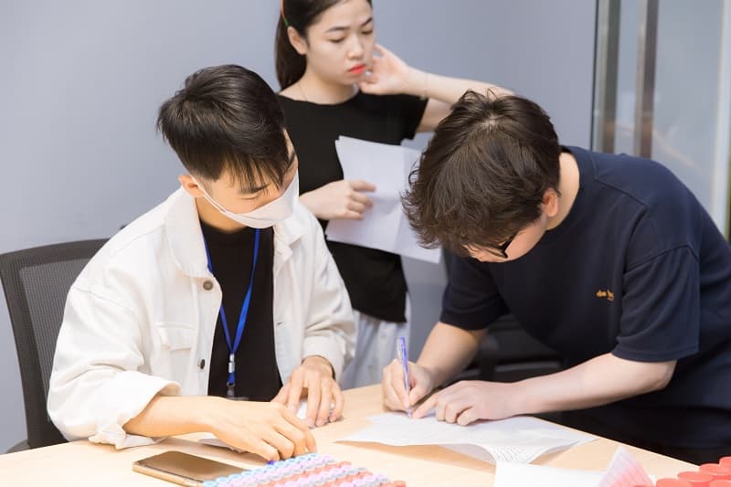 Trước buổi khám, nhân viên chỉ nên ăn uống nhẹ