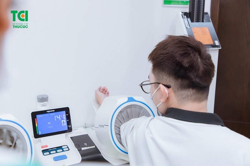 khám sức khỏe cho công nhân xí nghiệp