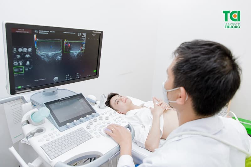 Với nam giới, việc thăm khám tập trung vào đánh giá chất lượng và số lượng tinh trùng