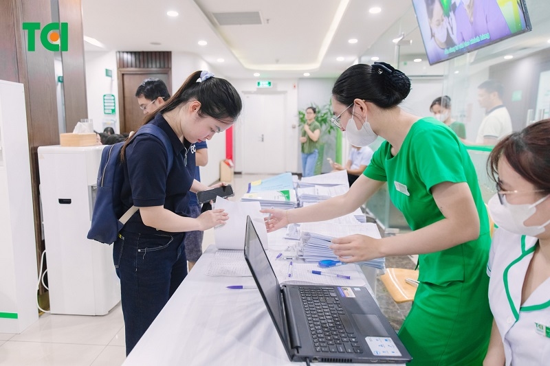 Khám sức khỏe định kỳ cho doanh nghiệp là hình thức kiểm tra tổng thể tình trạng sức khỏe cho toàn bộ nhân viên trong tổ chức