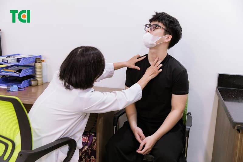 Doanh nghiệp nên lập danh sách nhân viên theo bộ phận và chia ca khám hợp lý để không ảnh hưởng đến sản xuất