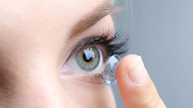 Kính Ortho K là gì? Nguyên lý hoạt động và đối tượng phù hợp