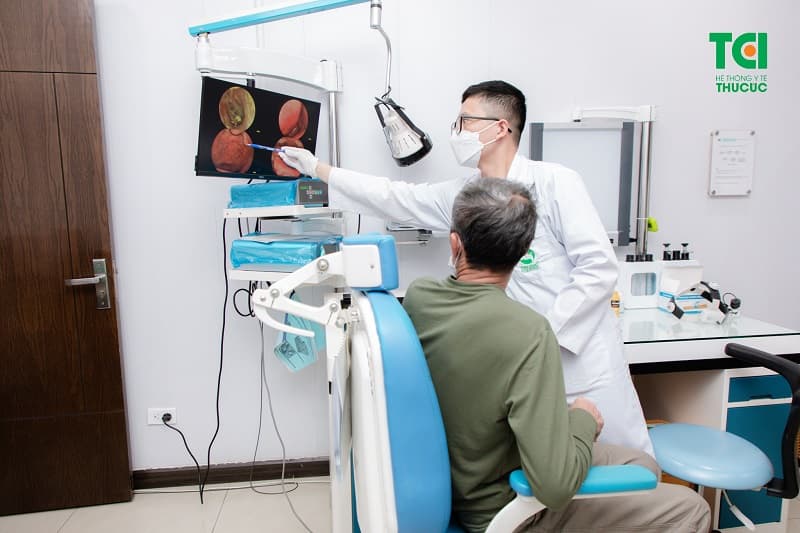 Khám định kỳ không chỉ là kiểm tra một lần, mà là quá trình theo dõi liên tục sự thay đổi sức khỏe của bố mẹ qua từng năm