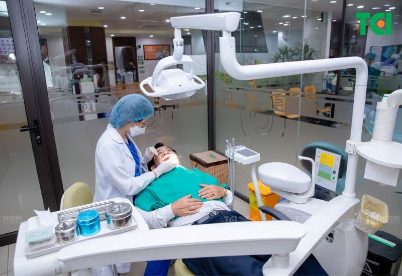 đến nha khoa xử lý nguyên nhân hôi miệng