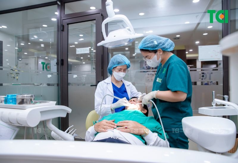 Điều trị tại nha khoa giải quyết dứt điểm sưng lợi hàm trên