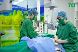 Tưởng mù vì đục thủy tinh thể, cô giáo U70 bất ngờ lấy lại thị lực 8/10 sau 20 phút