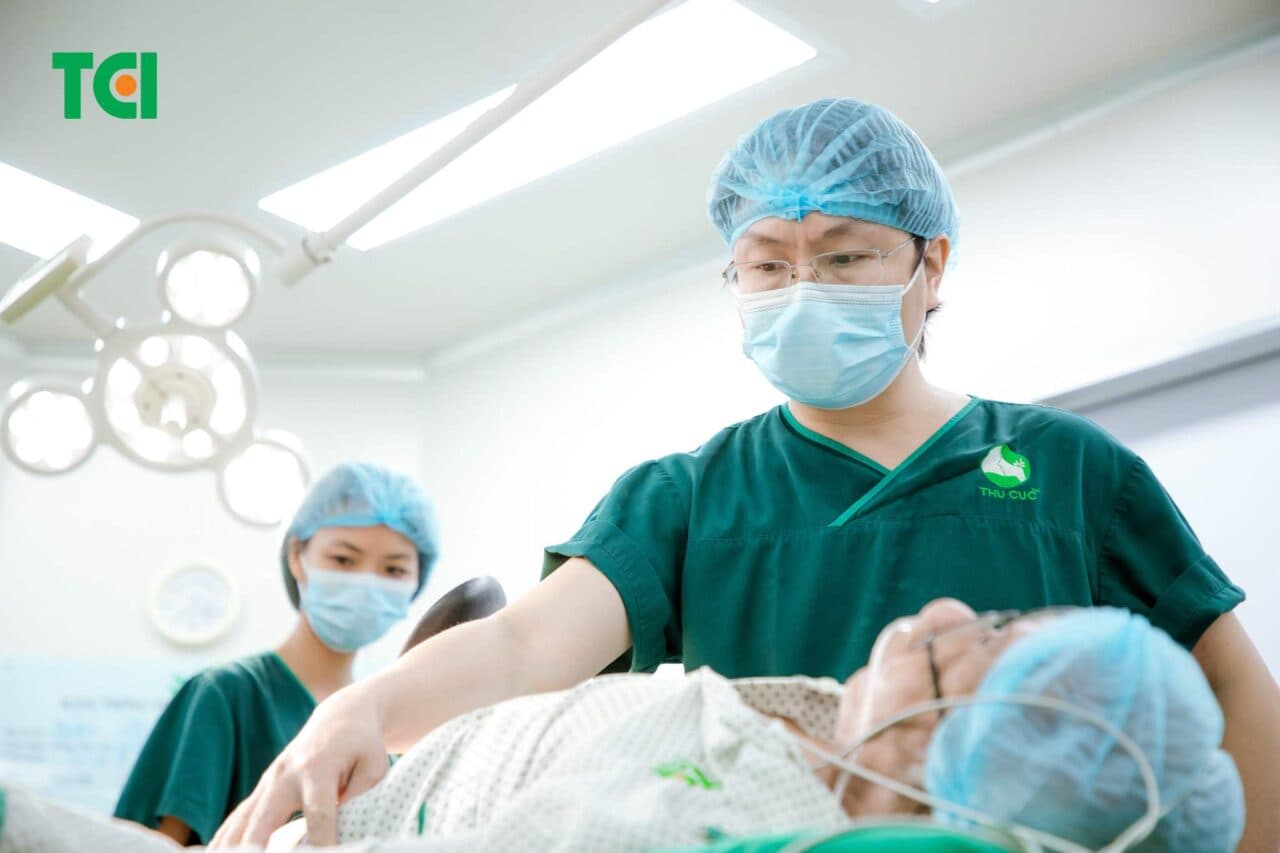 Laser Diode, đặc biệt phù hợp với những bệnh nhân cao tuổi, có bệnh lý nền hoặc lo sợ đau đớn sau phẫu thuật như phương pháp cắt trĩ truyền thống.