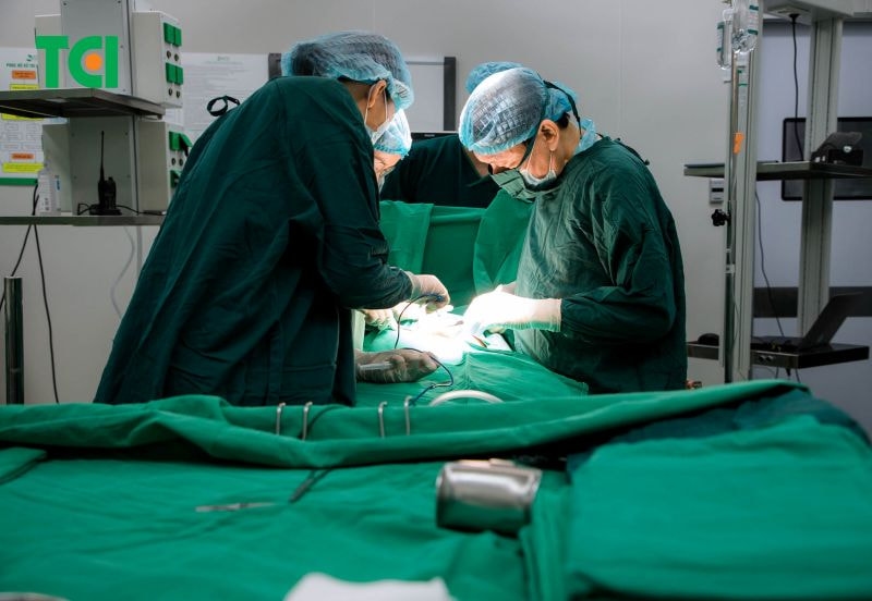 cổ tử cung mở hết nhưng đầu bé không lọt