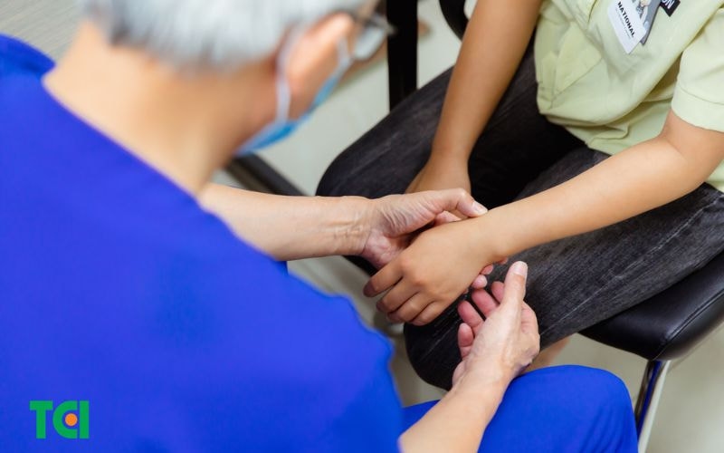 Chẩn đoán và điều trị viêm gấp gân ngón tay