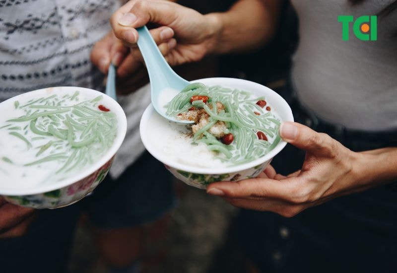 Ăn lượng chè vừa đủ cũng có thể mang lại một số lợi ích về tinh thần cho mẹ sau sinh.