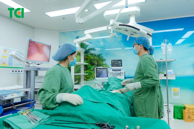 mổ nội soi đang được ưu tiên vì tính xâm lấn tối thiểu, ít đau sau phẫu thuật, thời gian phục hồi nhanh