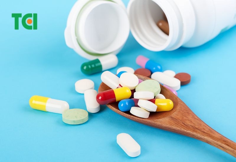 Sử dụng NSAIDs và corticoid kéo dài làm giảm tiết chất nhầy bảo vệ niêm mạc, dẫn đến tình trạng viêm tá tràng