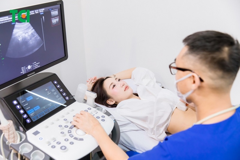 Khám tổng quát giúp phát hiện sớm các bệnh lý có thể ảnh hưởng đến sức khỏe lâu dài của vợ chồng