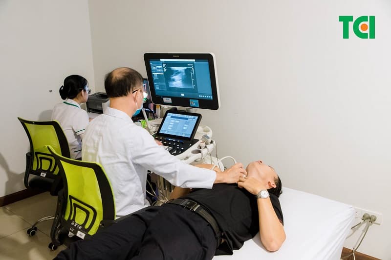 Khám định kỳ giúp người lao động phát hiện sớm vấn đề sức khỏe, từ đó điều chỉnh lối sống và chăm sóc hợp lý