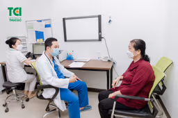 Ung thư trực tràng: Bác gái U70 “thoát hiểm” ngoạn mục không cần dao kéo