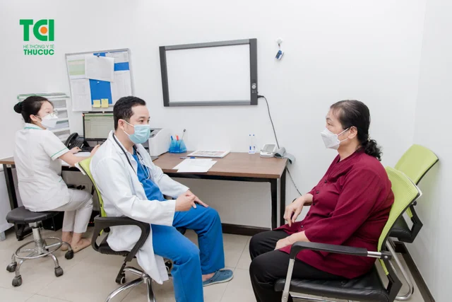 Ung thư trực tràng: Bác gái U70 “thoát hiểm” ngoạn mục không cần dao kéo