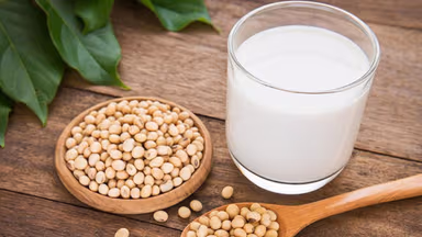 Trẻ uống sữa đậu nành có dậy thì sớm không?