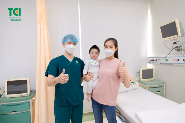 Hình ảnh nhận biết dấu hiệu bé bị dính thắng lưỡi