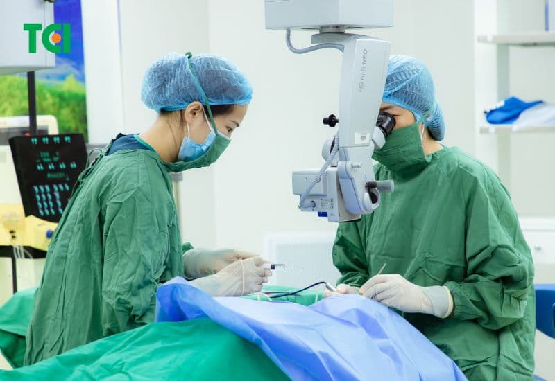 mắt bị đục thủy tinh thể có chữa được không