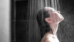 Khỏi sốt xuất huyết bao lâu thì được tắm?