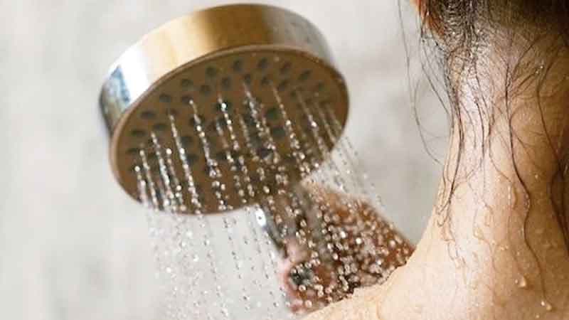 Khỏi sốt xuất huyết bao lâu thì được tắm?