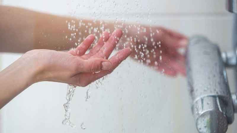 Khỏi sốt xuất huyết bao lâu thì được tắm?