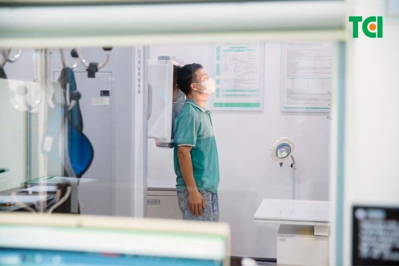 Nếu bị chóng mặt, đau đầu, tê bì, đau mỏi vai gáy, bạn nên thăm khám sớm.