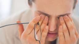 Tìm hiểu bệnh viêm hắc võng mạc trung tâm thanh dịch