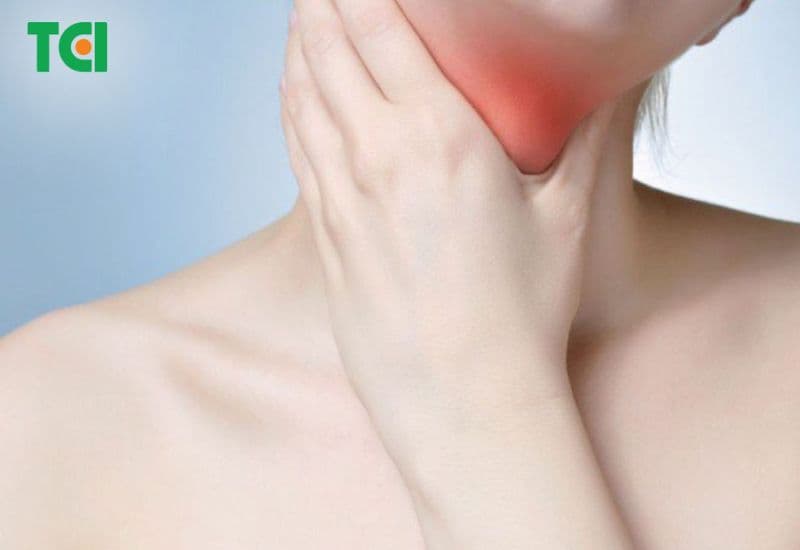 Viêm họng và khó nuốt là một triệu chứng điển hình của viêm họng hạt mạn tính