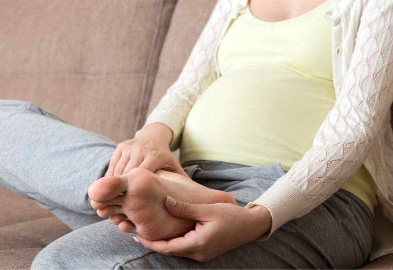 phù chân khi mang thai 3 tháng đầu