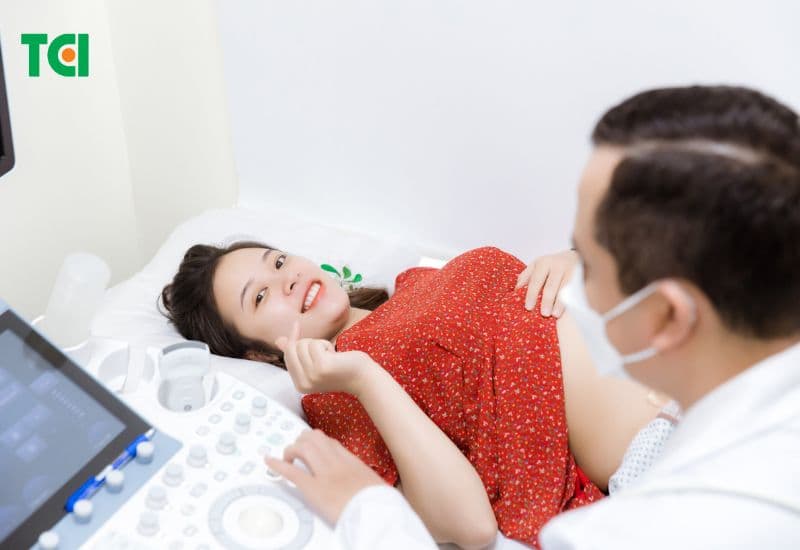 phù chân khi mang thai 3 tháng đầu