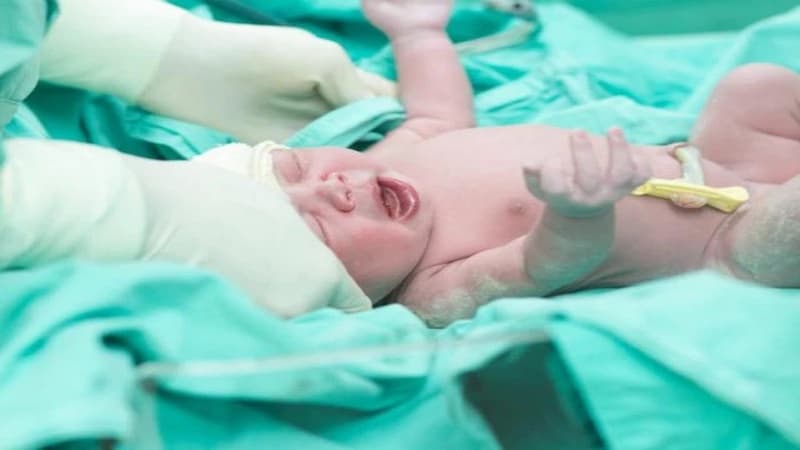 nhiễm trùng máu ở trẻ sơ sinh do đâu