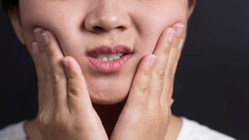 Cách giảm phù mặt khi mang thai