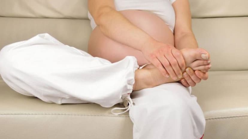 5 cách làm giảm phù chân khi mang thai