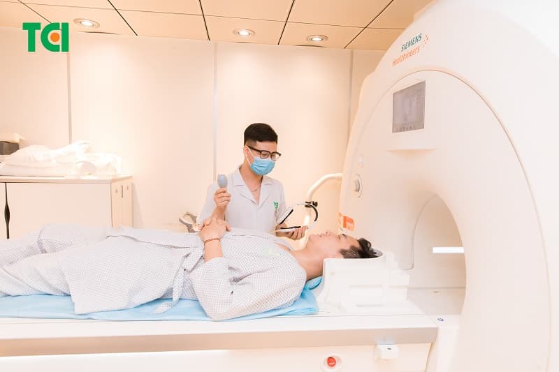 Khám đều đặn 1 lần/năm giúp phát hiện sớm bệnh lý, hạn chế nguy cơ phát hiện muộn dẫn đến chi phí điều trị cao